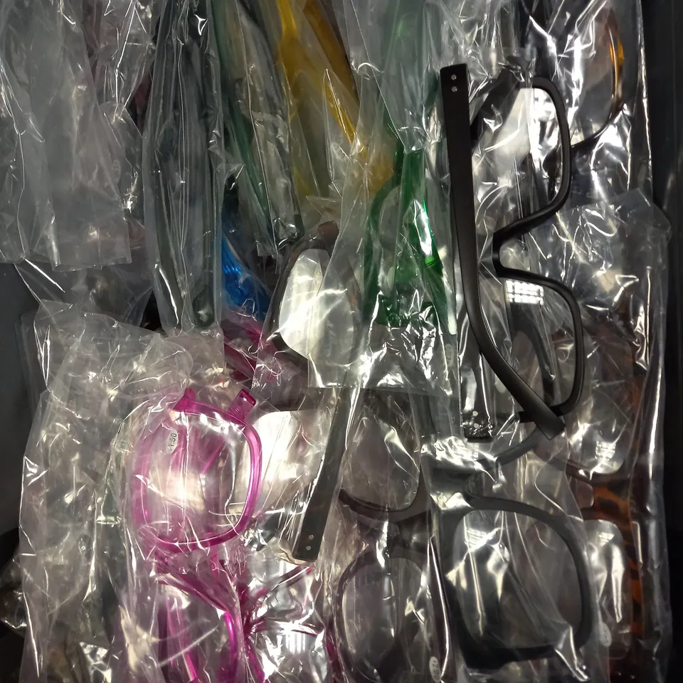 LARGE QUANTITY OF ASSORTED READING GLASSES IN VARIOUS STRENGTHS & COLOURS 