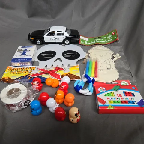 APPROXIMATELY 10 ASSORTED TOYS AND GAMES TO INCLUDE DINOSAUR GLIDERS, XMAS DECORATIONS AND NOVELTY ERASERS