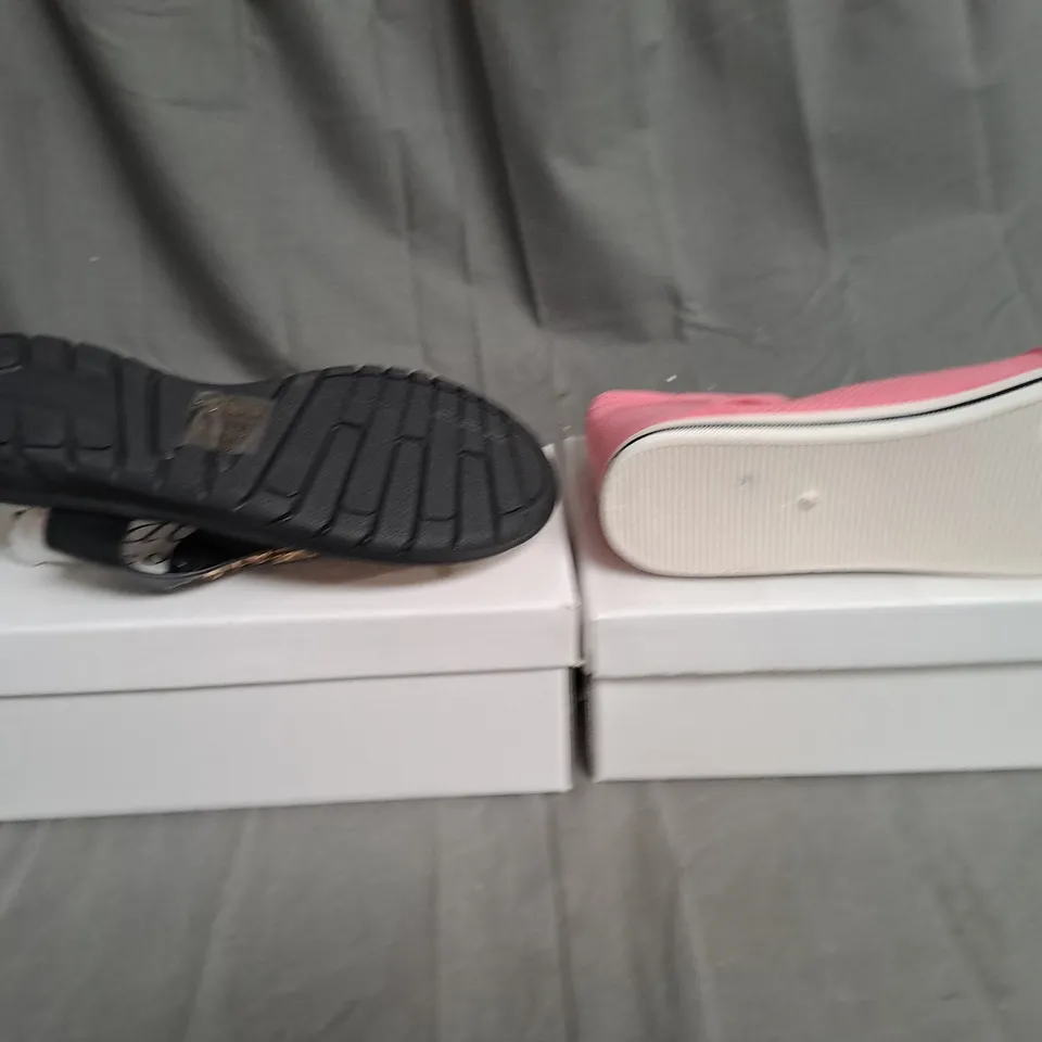 BOXED LOT OF APPROX. 10 PAIRS OF LADIES SHOES. VARIOUS SIZES. 2 DIFFERENT COLOURS AND STYLES