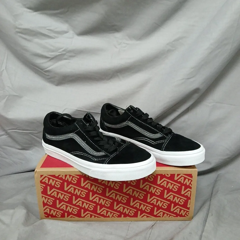 VANS SNEAKERS – BLACK SUEDE, WHITE SOLE - SIZE 5