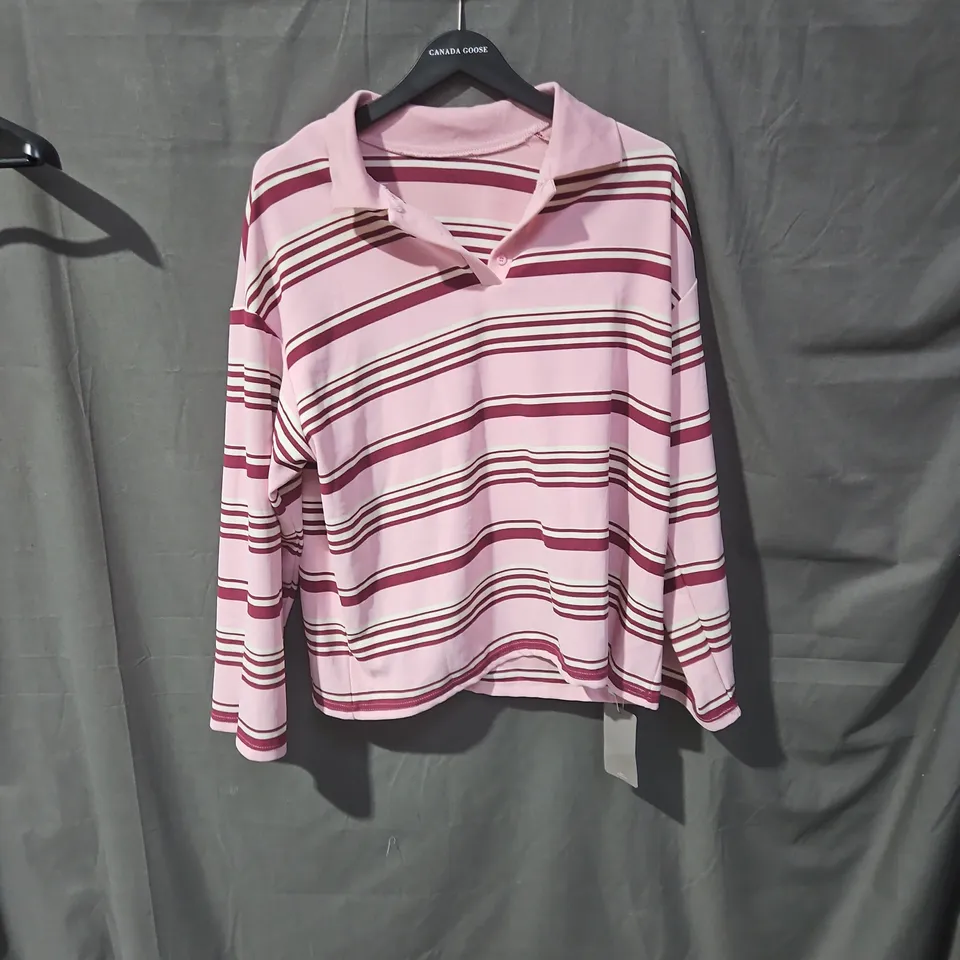 APPROXIMATLY 25 ITEMS INCLUDING JOGGERS T-SHIRTS TOPS ECT