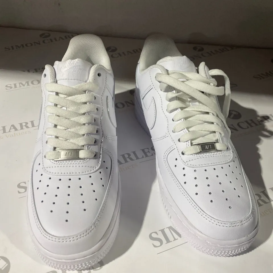 PAIR OF NIKE AIR FORCE 1 WHITE TRAINERS SIZE 7