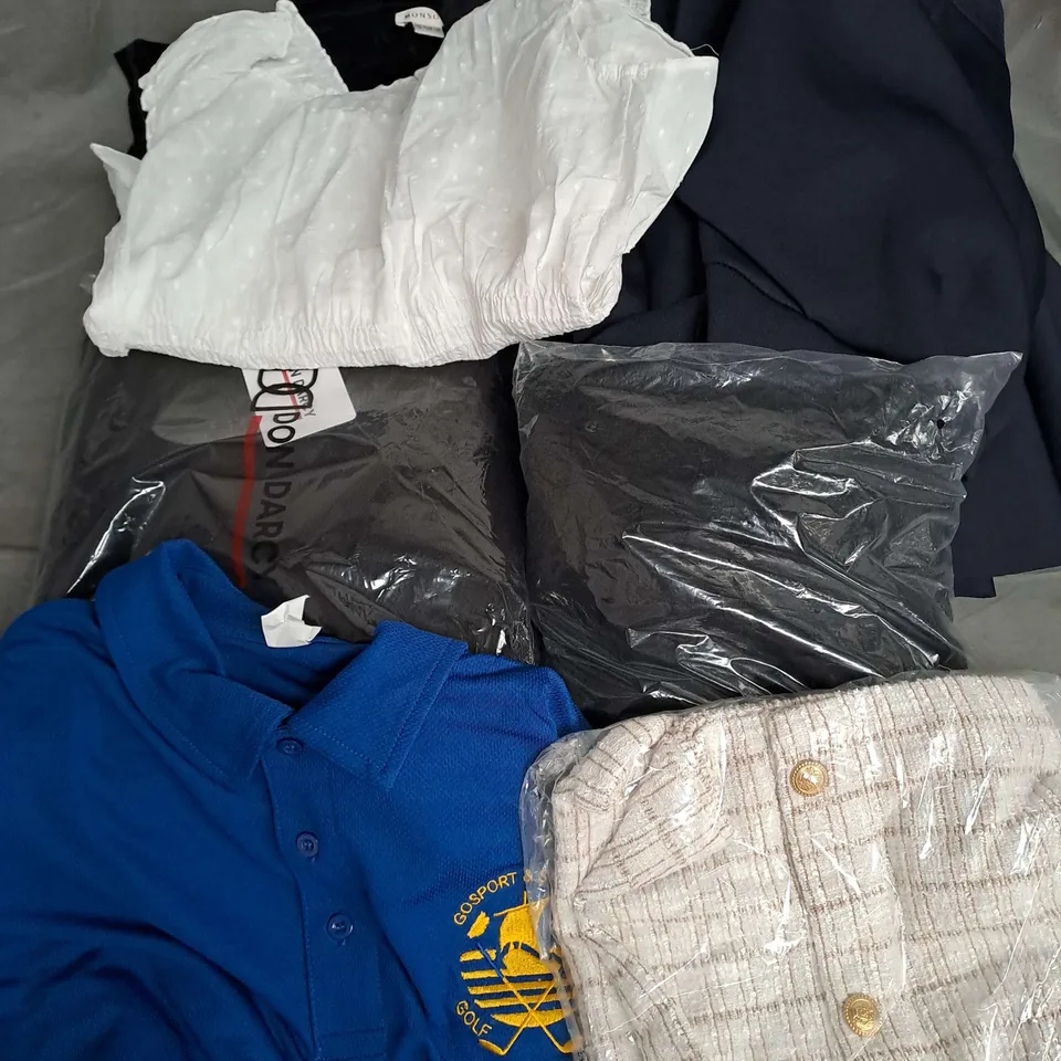 BOX OF APPROXIMATELY 25 ASSORTED CLOTHING ITEMS TO INCLUDE - DRESS, SKIRT, TOPS ETC