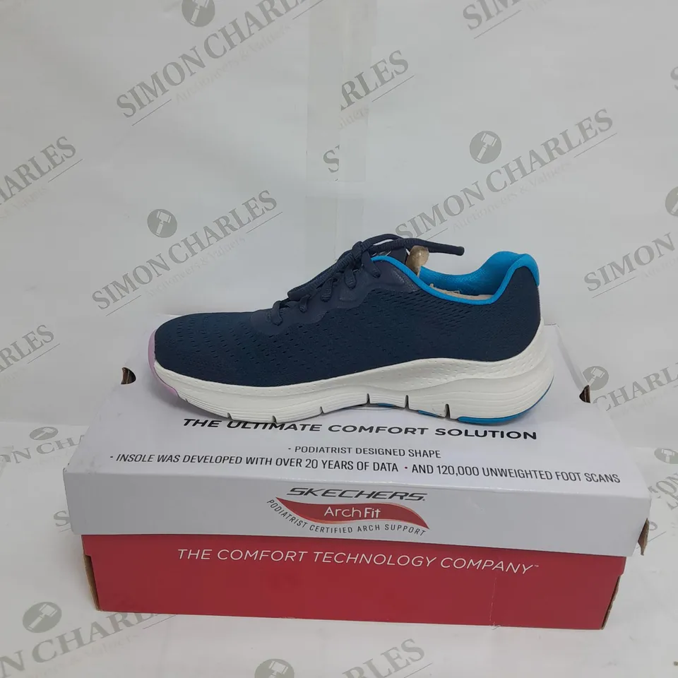 SKECHERS ARCH FIT MESH UPPER TRAINER UK SIZE 6 - BLUE AND PINK