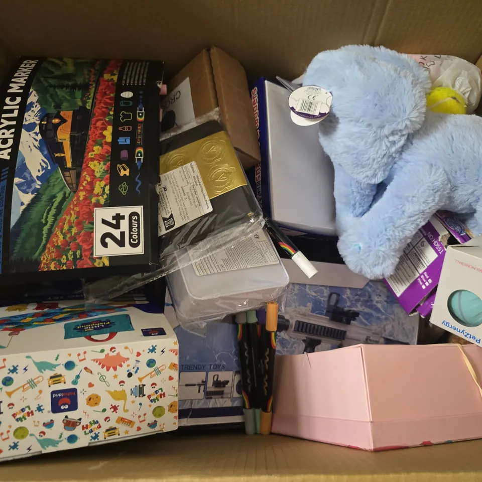 APPROXIMATELY 20 ASSORTED TOYS, GAMES, GIFTS AND NOVELTIES TO INCLUDE GIBSONS GARDEN PARTY PUZZLE, COSTUMES, ELEPHANT MUSICIAN, ETC - COLLECTION ONLY