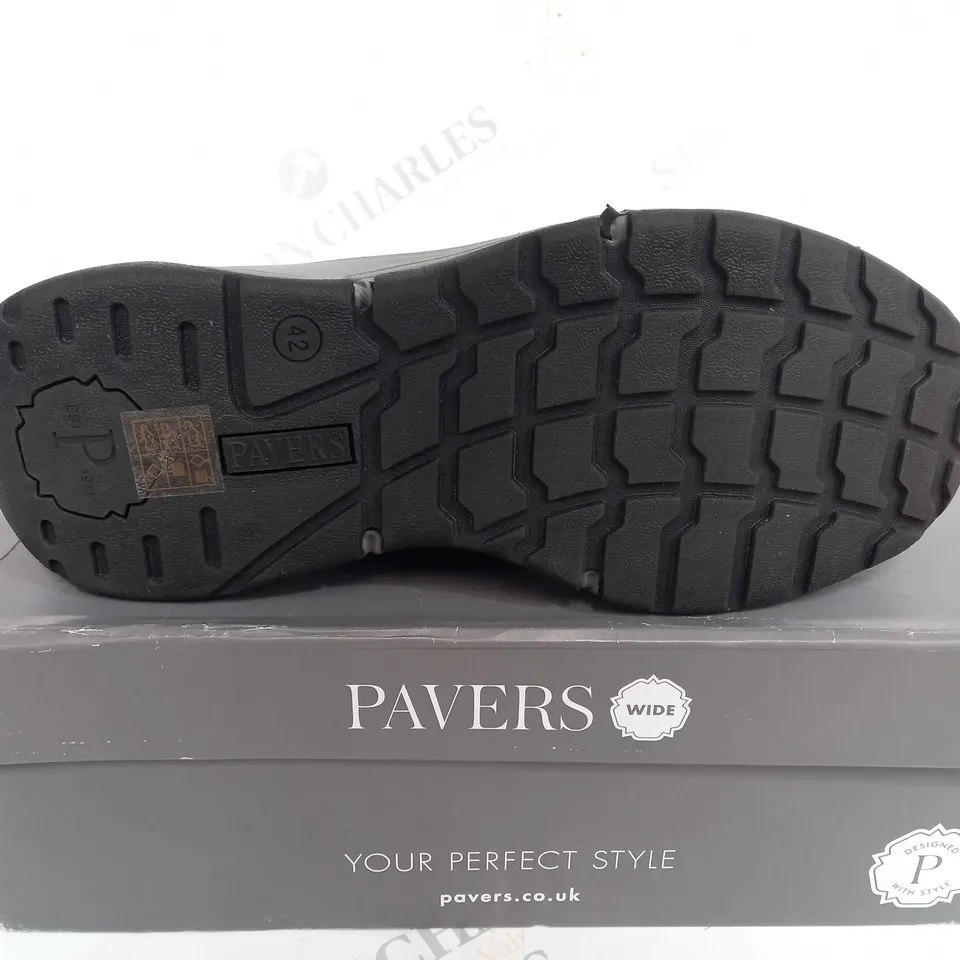 BOXED PAVERS SUNT35003 SLIP ON WALKING SHOES - UK 8