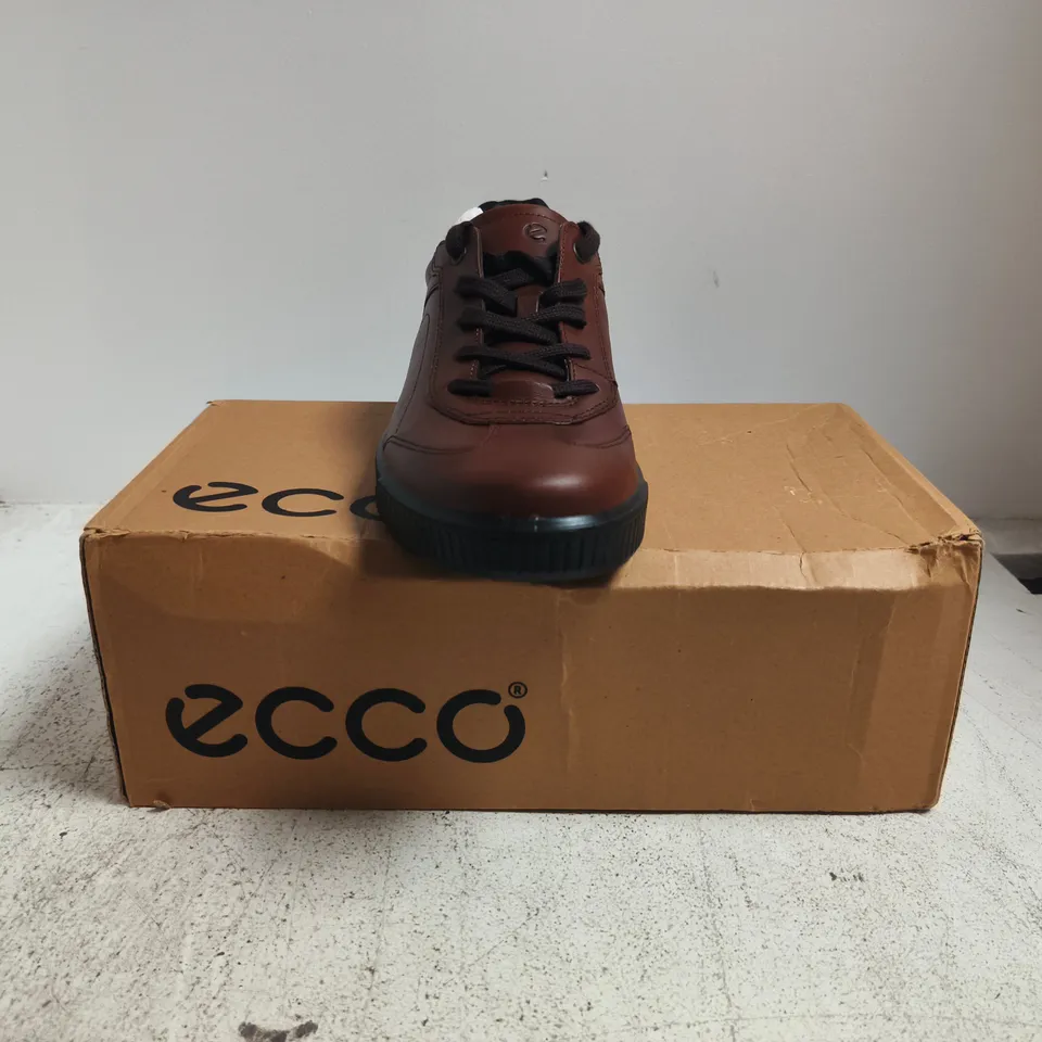 BOXED PAIR OF ECCO BYWAY LACE SHOES IN BROWN SIZE UK 8-8.5