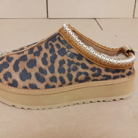 PAIR OF UGG CHUNKY SOLED SLIDE ON SHOES IN ANIMAL PRINT - UK 6