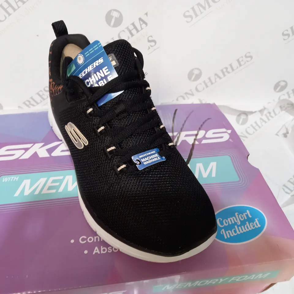 BOXED SKETCHERS MEMORY FOAM BLACK SHOES - SIZE 6