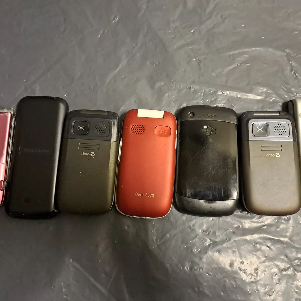 7 ASSORTED MOBILE PHONES TO INCLUDE SONY ERICSSON, BLACKBERRY 8520, DORO PHONEEASY 611, ETC