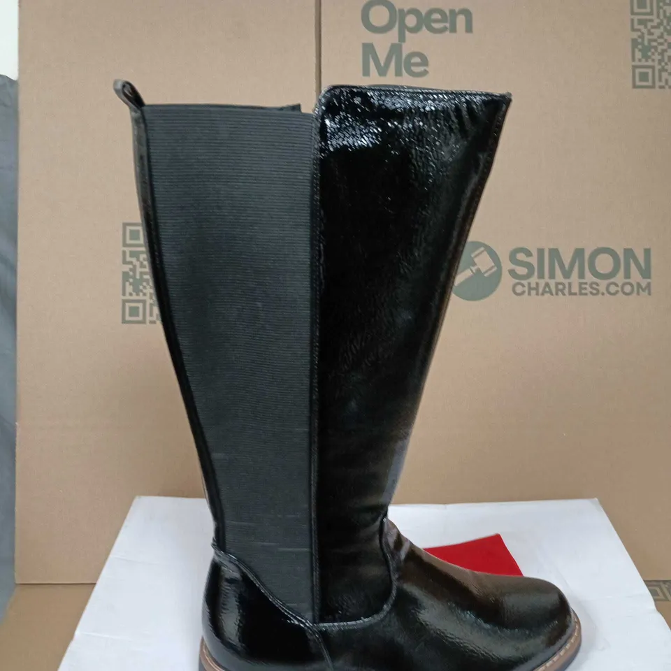 BOXED PAIR OF SHOES BY EMMA BLACK LISA CRINKLE PATENT PU HIGH BOOT - UK SIZE 7