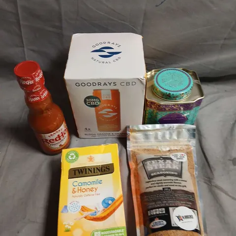 APPROXIMATELY 10 ASSORTED FOOD/DRINK PRODUCTS TO INCLUDE TEXAN STEAK SEASONING, TWININGS TEA, FRANKS RED HOT SAUCE ETC