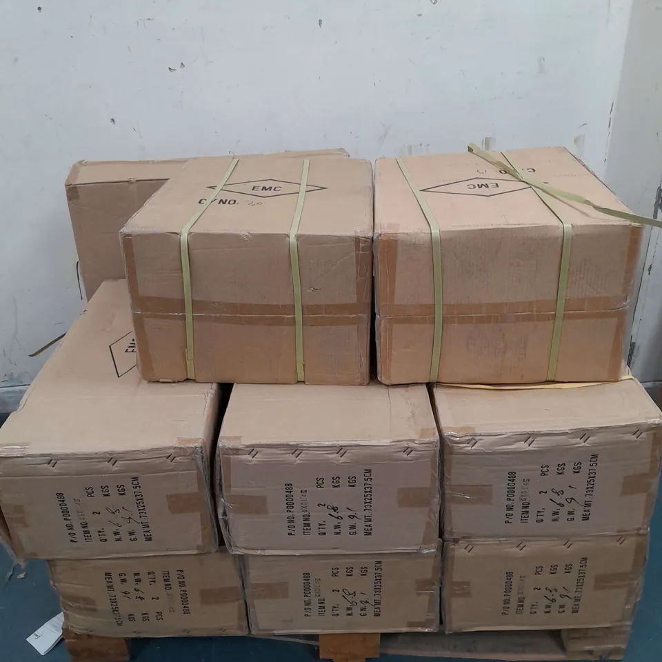 PALLET OF APPROX 100 ASSORTED EMCOLITE LIGHTS TO INCLUDE PL405 DOWNLIGHTS AND GXDL4 DOWNLIGHTS - COLLECTION ONLY
