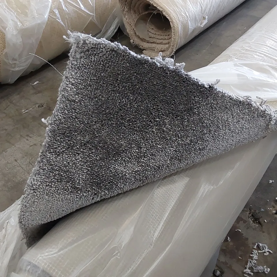 ROLL OF QUALITY ALPHA SEAL CARPET // SIZE: APPROXIMATELY 5 X 1.8m