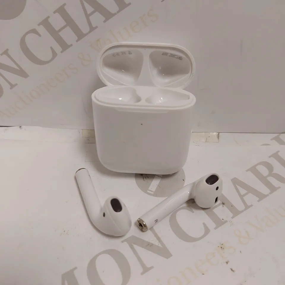 APPLE AIRPODS - 2ND GENERATION