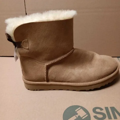 UGG-STYLE SUEDE SHORT SHEARLING BOOTS – WOMEN'S SIZE 6