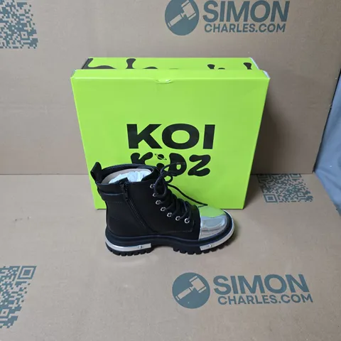 BOXED KOI KIDZ LIL' BORIN HARDWARE BOOTS SIZE UK 13 