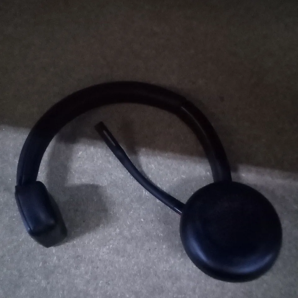 . PLANTRONICS HEADSET