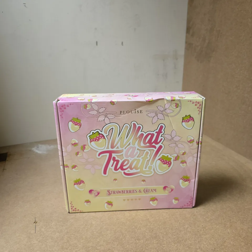 BOXED PLOUISE WHAT A TREAT! STRAWBERRIES & CREAM 