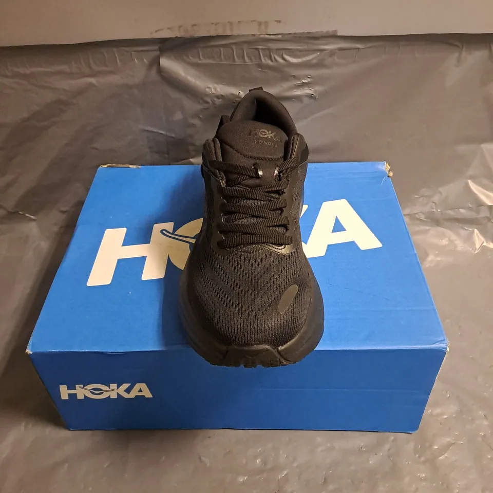 BOXED PAIR OF HOKA BONDI 8 TRAINERS IN BLACK SIZE UK 6
