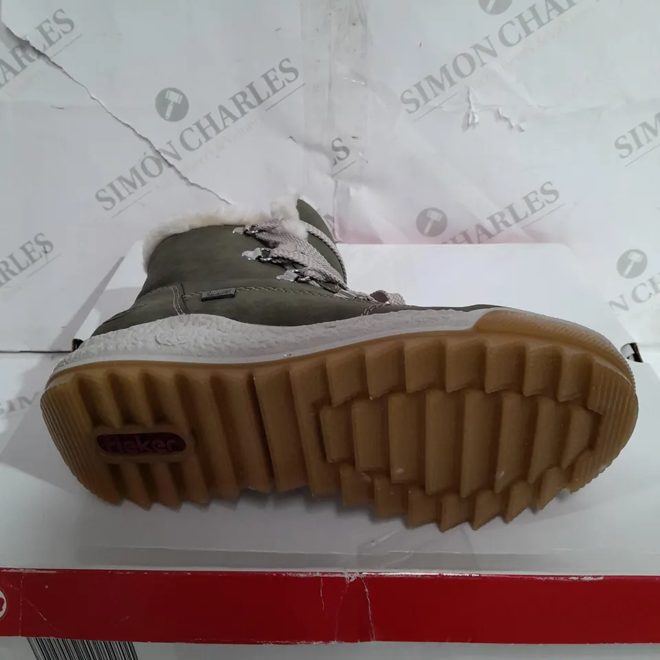 BOXED PAIR OF RIEKER ANTISTRESS WARM HIKING BOOTS, KHAKI - SIZE 3.5