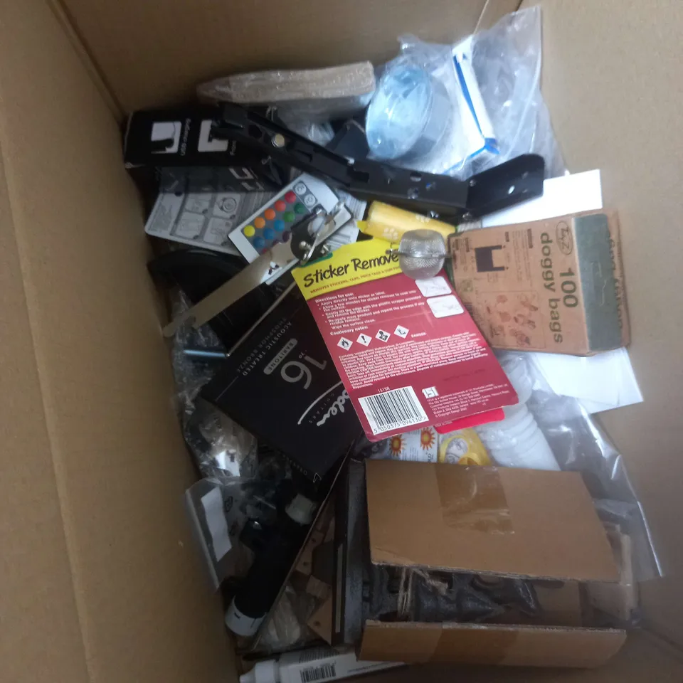 BOX OF APPROXIMATELY 15 ASSORTED COSMETIC ITEMS TO INCLUDE - 100 DOGGY BAGS, SHOE LACES, ESG LED ETC