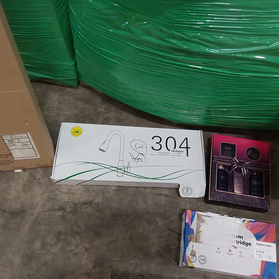 PALLET OF ASSORTED CONSUMER PRODUCTS TO INCLUDE: WALL MOUNTED CABINET, STAINLESS STEEL FAUCET, TONER CARTRIDGE, VANCASSO DINNERWARE SET, BAYLIS & HARDING GIFT SET ECT