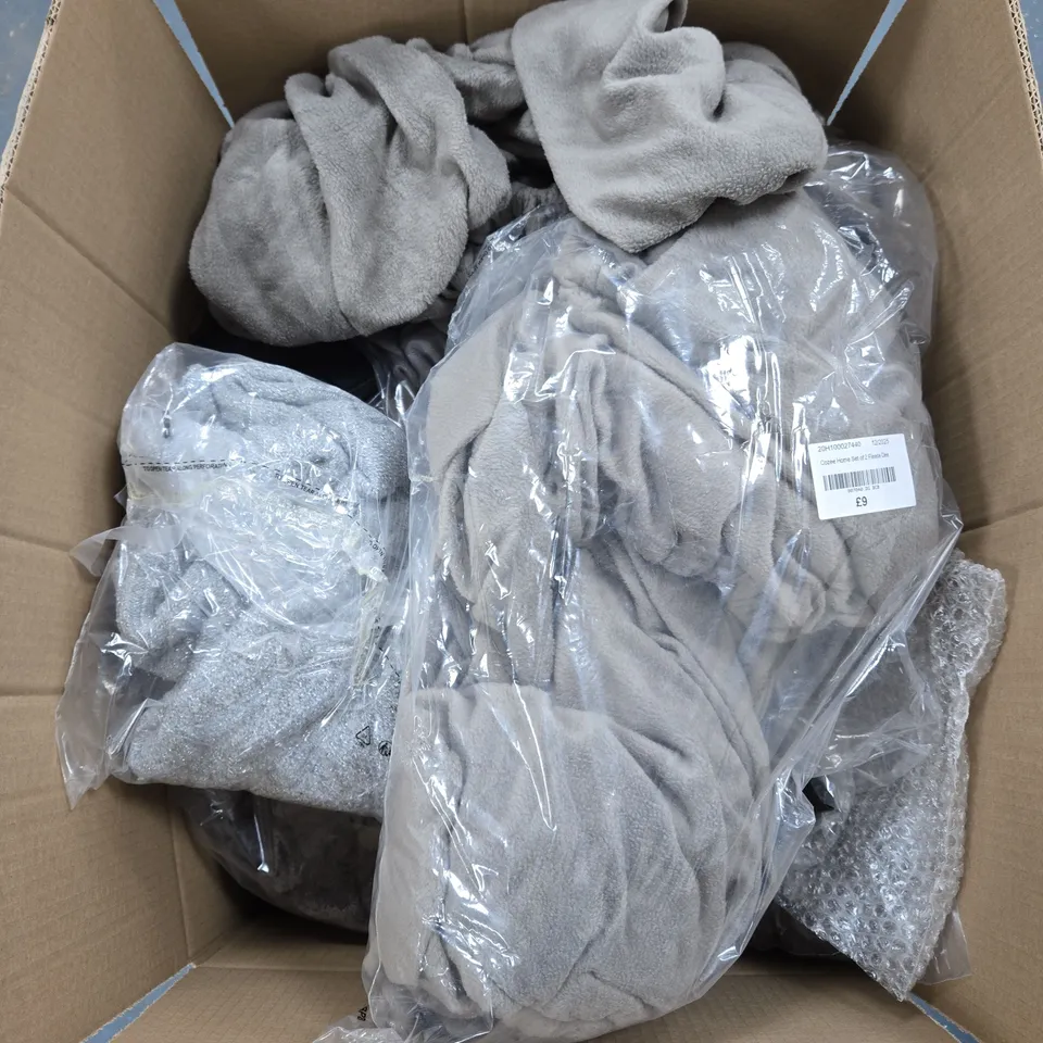 BOX OF APPROXIMATELY 12 ASSORTED ITEMS TO INCLUDE: MAGNIFYING GLASS 