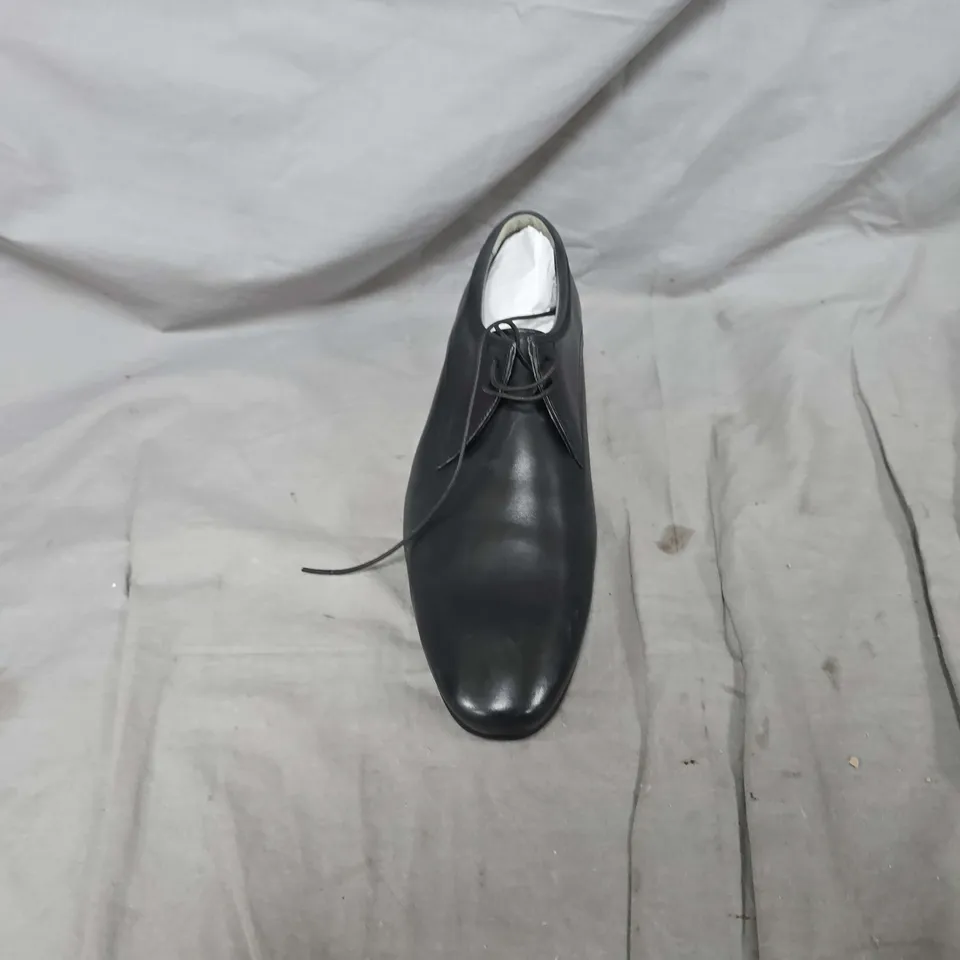 UNBOXED PAIR OF TED BAKER BLOCK HEEL SHOES IN BLACK - UK 8