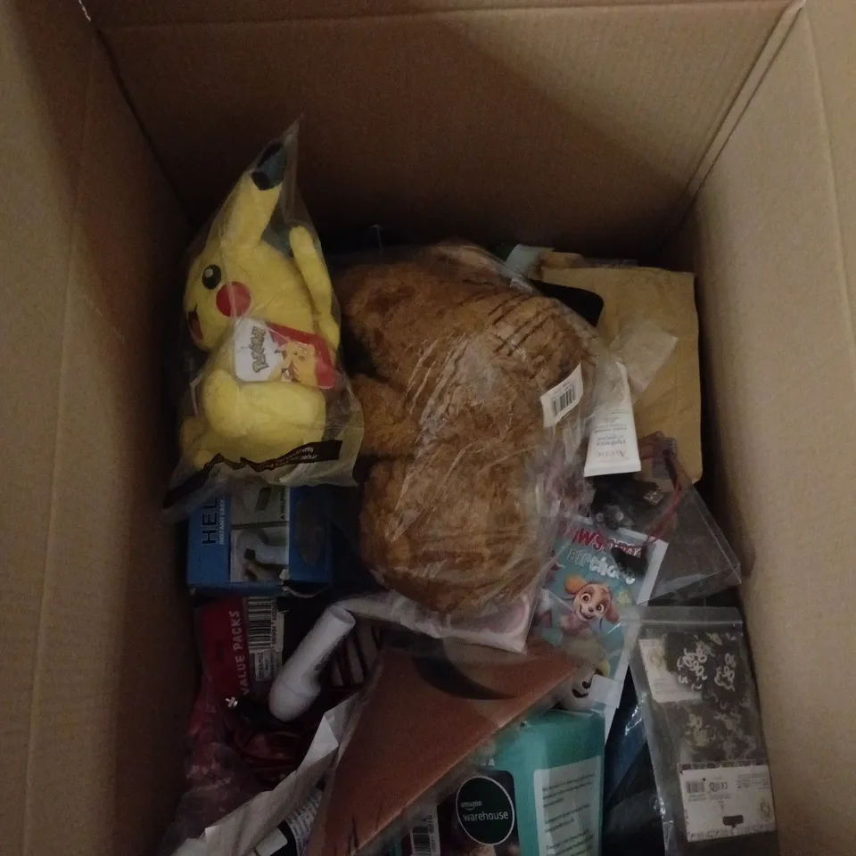 BOX OF APPROXIMATELY 10 ASSORTED ITEMS INCLUDING CREATIVE BALLOONS, PIKACHU OFT TOY AND 90TH CONFETTI