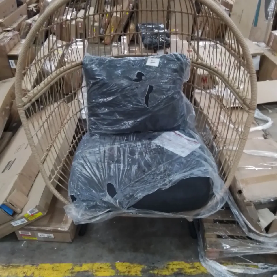 DESIGNER INDOOR/OUTDOOR WEAVED POD CHAIR WITH CUSHIONS 