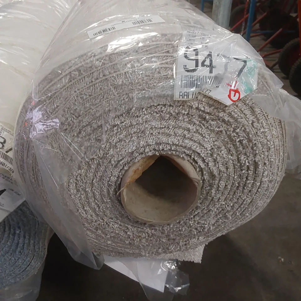 ROLL OF QUALITY FEELING FOG CARPET // APPROX SIZE: 5 X 11.93m