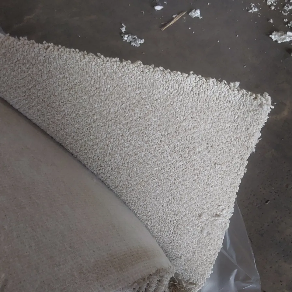 ROLL OF QUALITY VARIETY TRIALS CARPET - APPROXIMATELY 30 x 1m