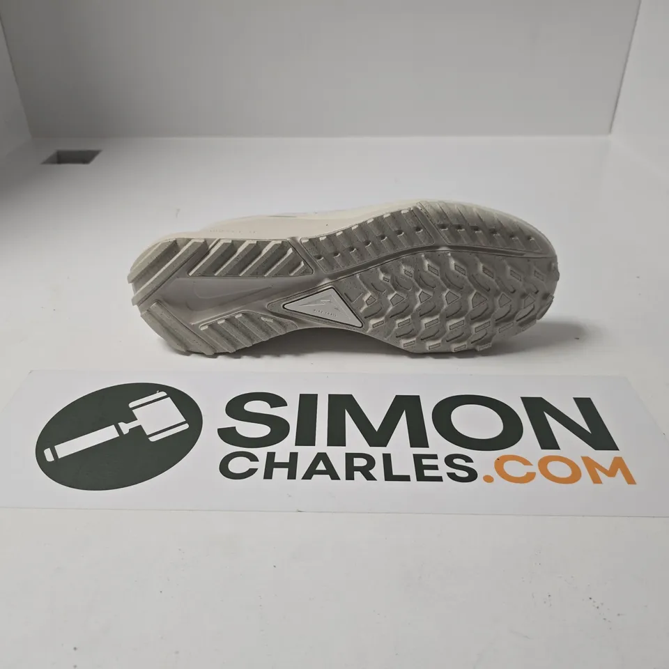 UNBOXED PAIR OF NIKE REACT TRAINERS IN WHITE - UK 7.5