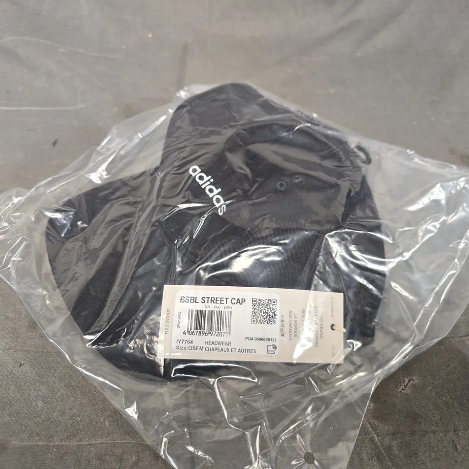 ADIDAS BASEBALL STREET CAP IN BLACK - ONE SIZE FITS MOST