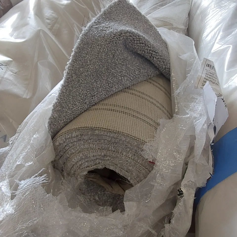 ROLL OF QUALITY DURHAM TWEED MULL AB CARPET // APPROX: 4 x 7.2m