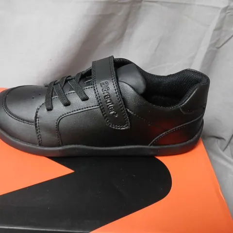 B GREATER HENSON BLACK LEATHER SNEAKERS – UK 2 (EU 34) 