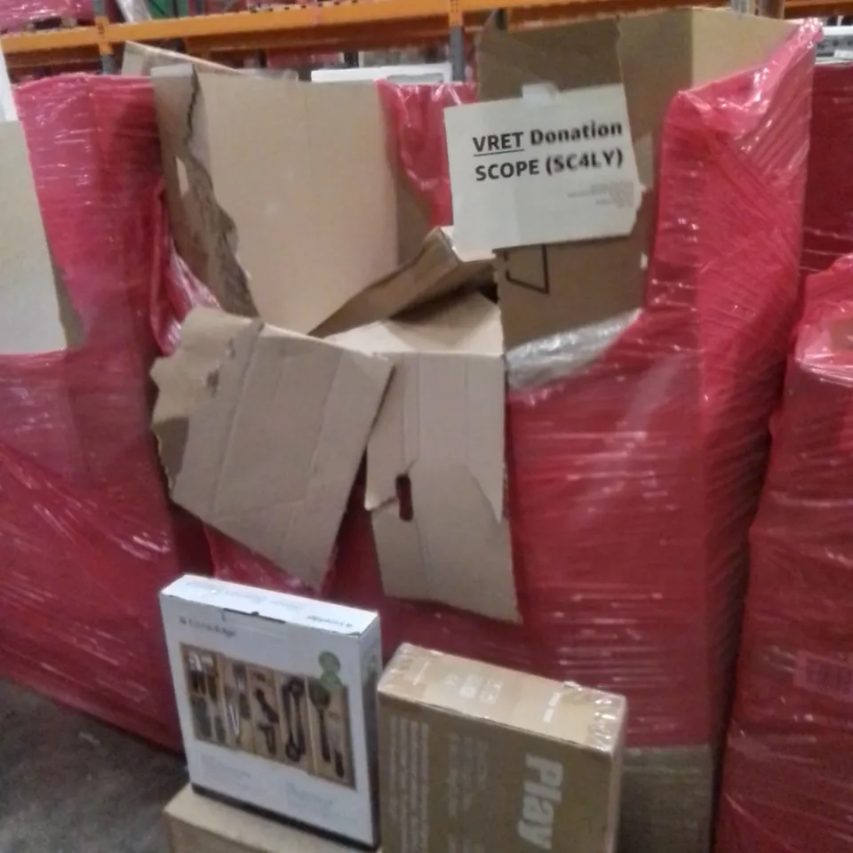 PALLET OF ASSORTED HOUSEHOLD GOODS AND FURNITURE TO INCLUDE;KITCHEN EDGE ORGANIZADOR, PLAY MAT, TRUNKI MYSTERY ITEM ETC 
