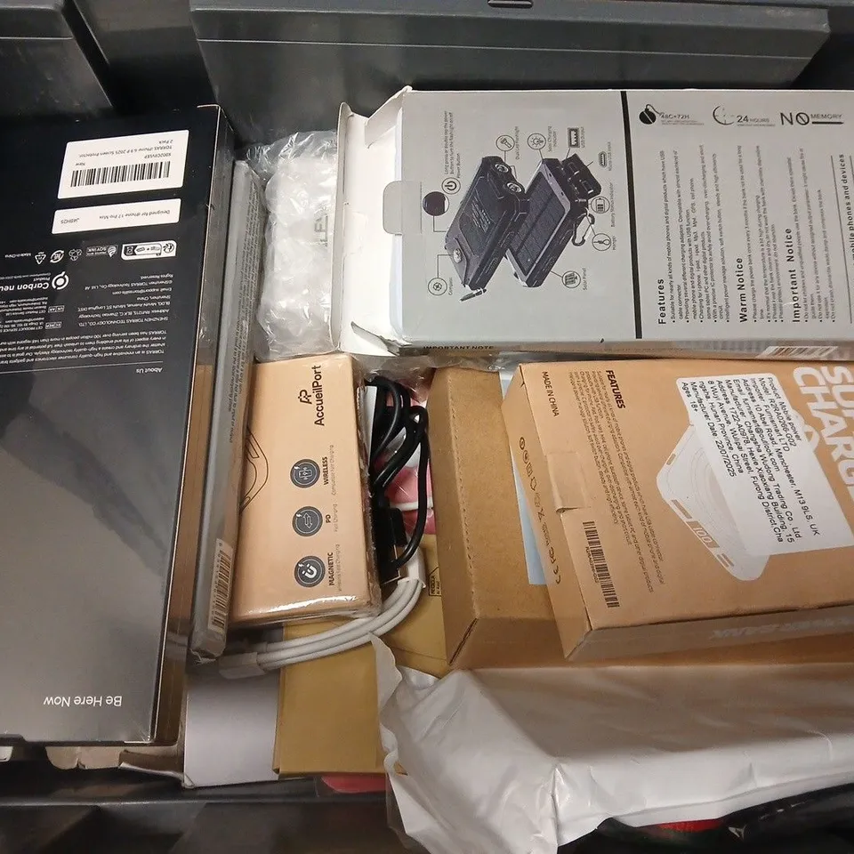 APPROXIMATELY 15 ASSORTED MOBILE PHONE ACCESSORIES TO INCLUDE CASES, SCREEN PROTECTORS, POWER BANKS, ETC