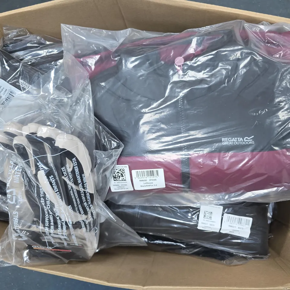 APPROXIMATELY 40 ASSORTED BRAND NEW REGATTA CLOTHING ITEMS IN VARIOUS SIZES, STYLES & COLOURS