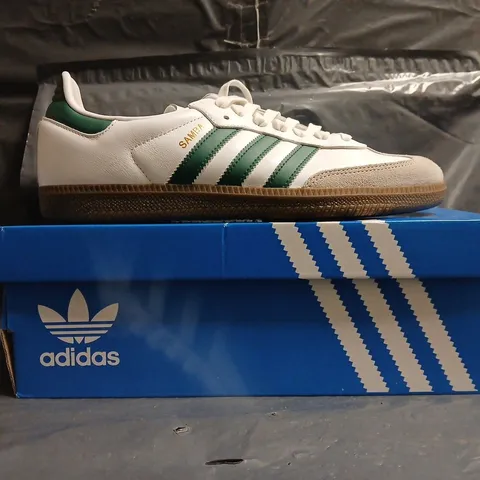 BOXED PAIR OF ADIDAS SAMBA OG SHOES IN WHITE/GREEN SIZE UK 8.5