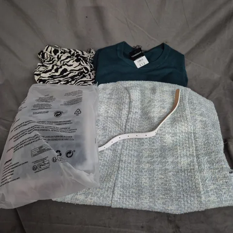 BOX OF APPROXIMATELY 20 ASSORTED CLOTHING ITEMS TO INCLUDE DRESS, TOPS, JUMPER, ETC