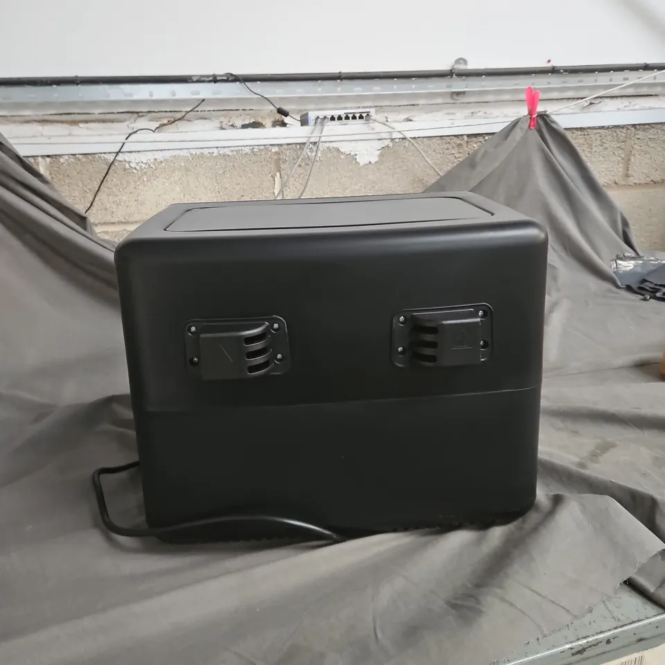 KEPLIN TWIN-BASKET AIR FRYER – BLACK - SCTRATCH ON LEFT SIDE BASKET 