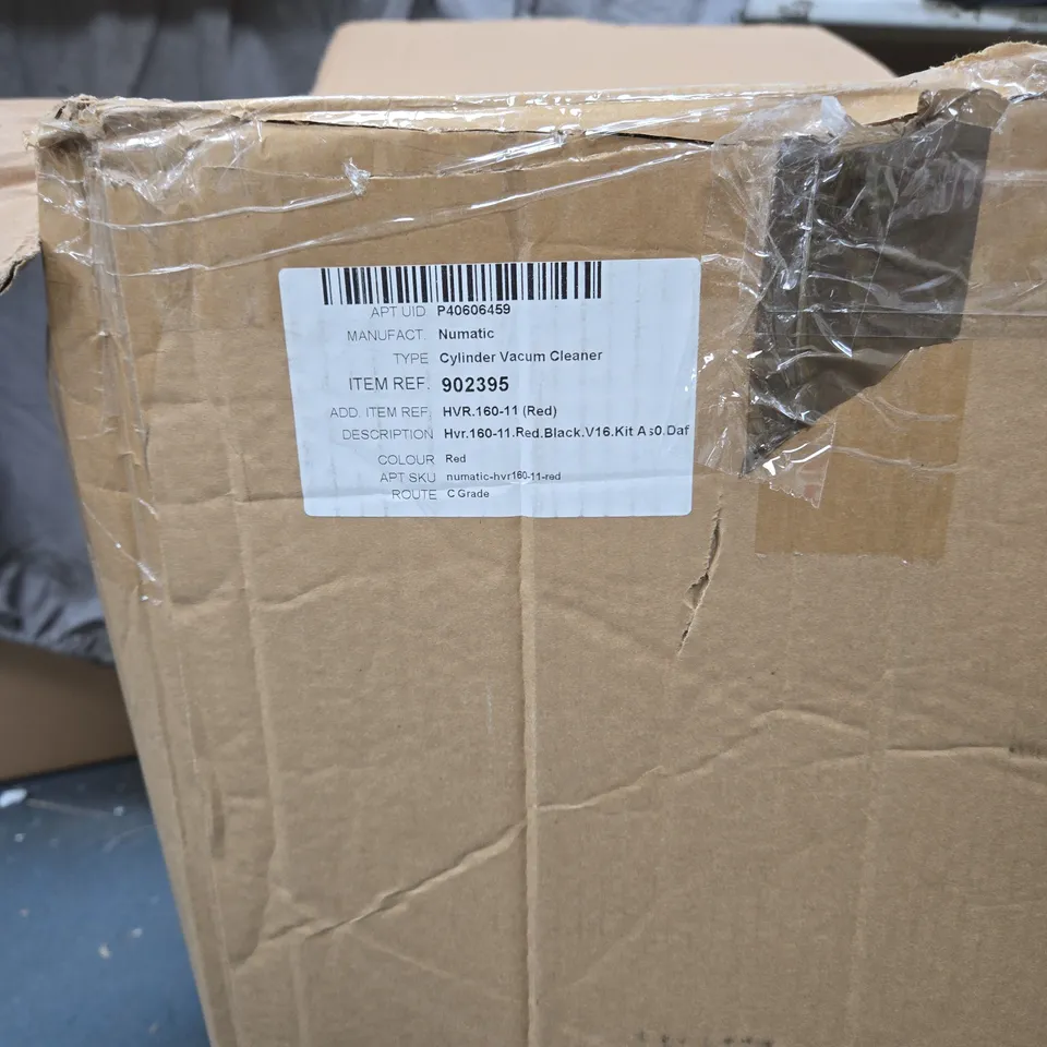 NUMATIC CYLINDER VACUUM CLEANER BOXED