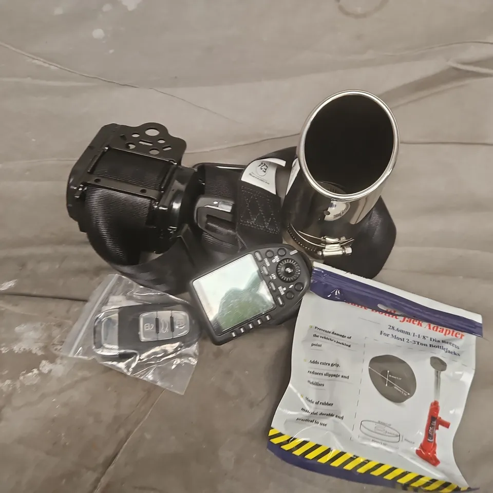 APPROXIMATELY 8 ASSORTED VEHICLE PARTS & ACCESSORIES TO INCLUDE HYDRAULIC BOTTLE JACK ADAPTOR, AFTERMARKET DASH REMOTE FOR AUDI, SEATBELT , ETC