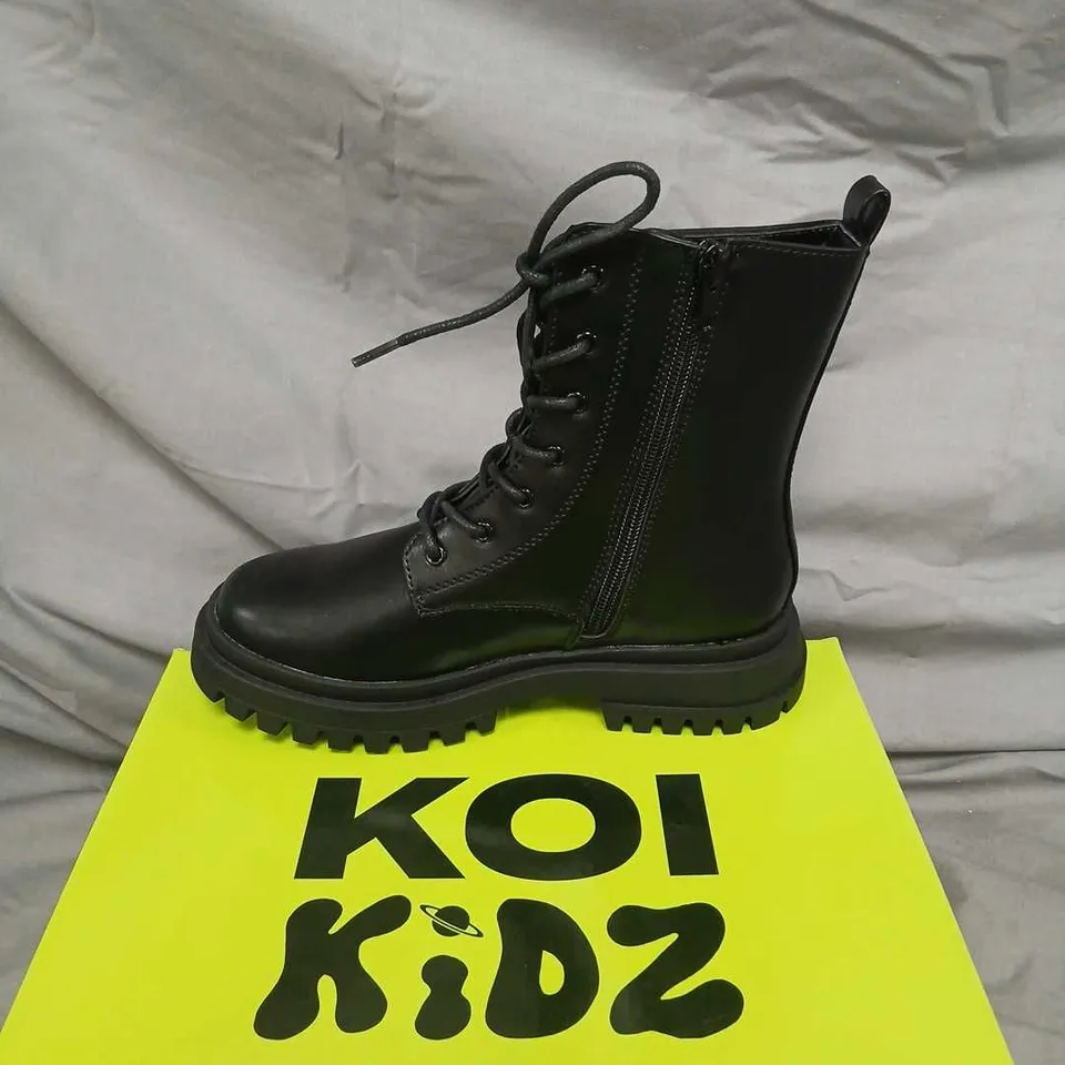 BRAND NEW BOXED KOI KIDZ MAGIC DREAMERS KIDZ LACE UP BOOTS – UK2 (BLACK PU)