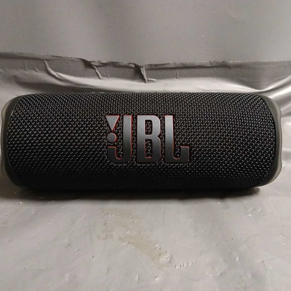 BOXED JBL FLIP 6 IN BLACK