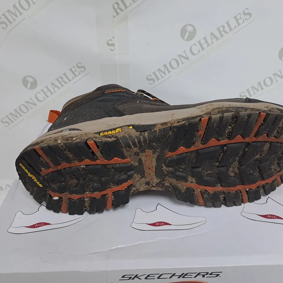 BOXED SKETCHERS ARCH FIT BROWN WALKING BOOTS SIZE 12, SIGNS OF WEAR