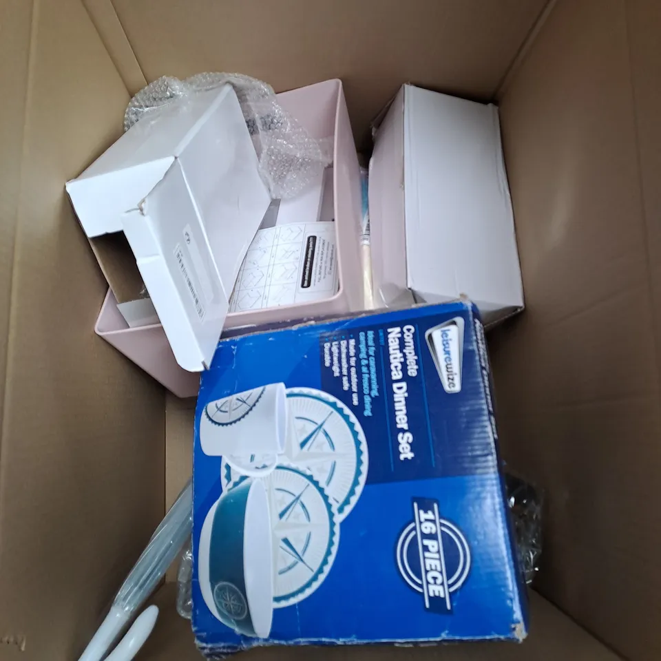 LARGE BOX OF ASSORTED HOUSEHOLD ITEMS TO INCLUDE UMBRELLAS, ROSE AND SHRUB FOOD AND TRAVEL CUPS