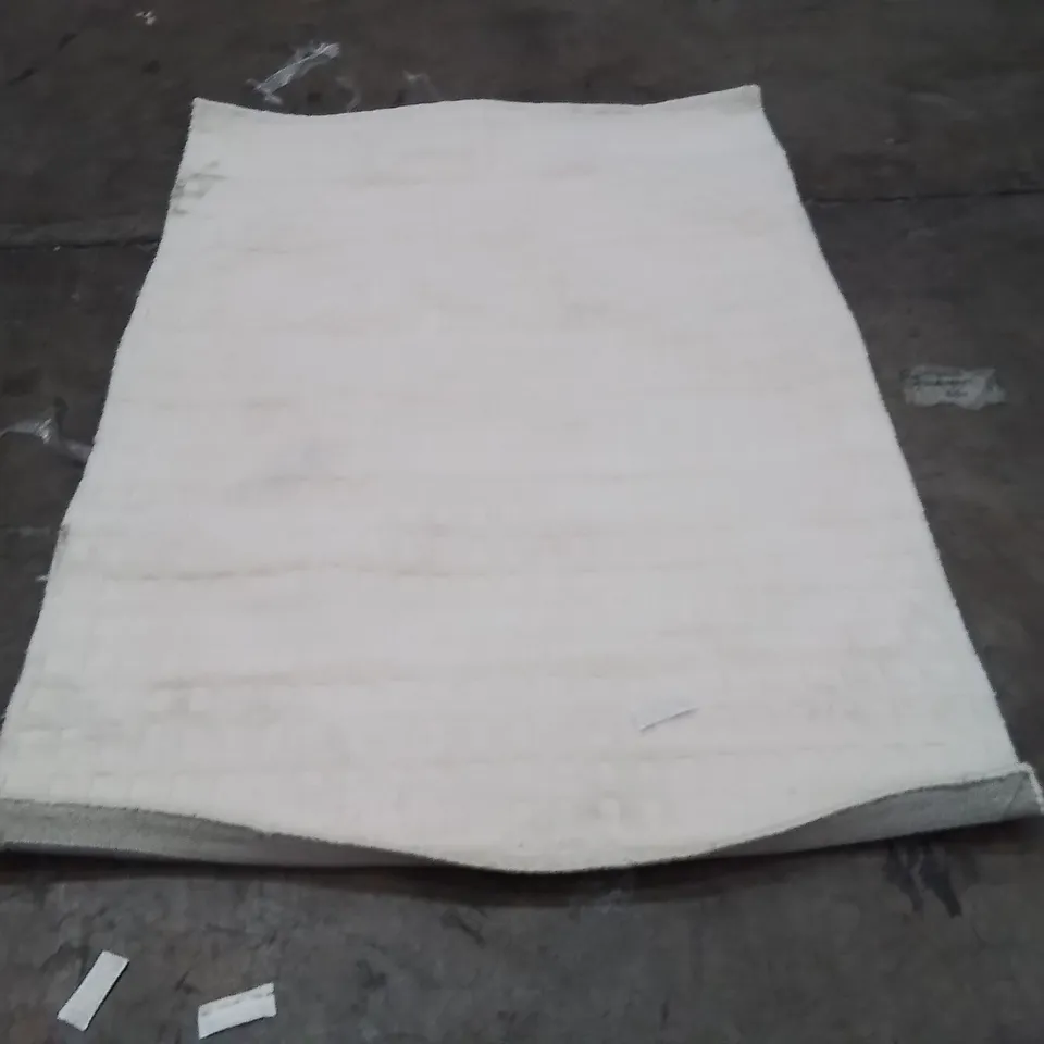 QUALITY DESIGNER AREA RUG - APPROXIMATELY 170X120CM